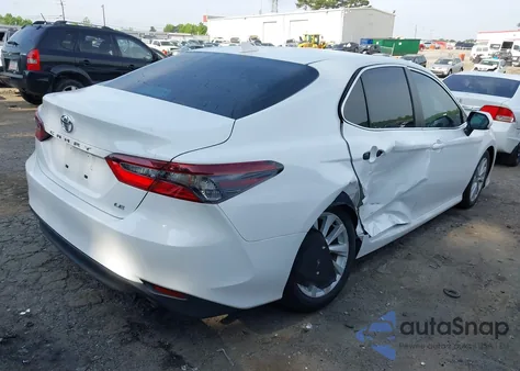 2022 Toyota Camry Le z USA, uszkodzony, nr VIN 4T1C11AK6NU674200